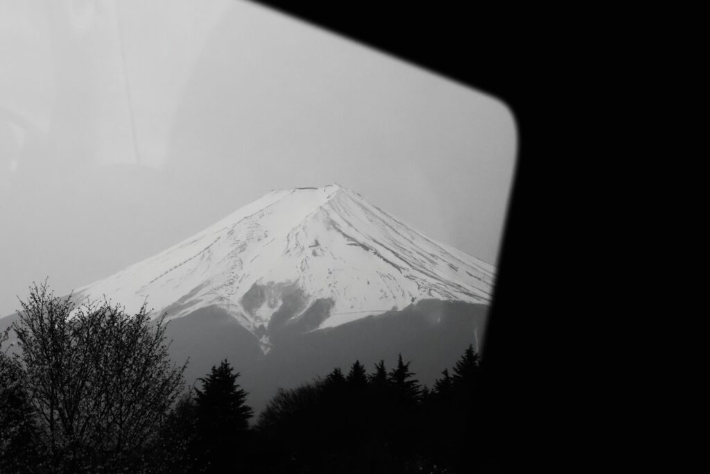 黑白的富士山
